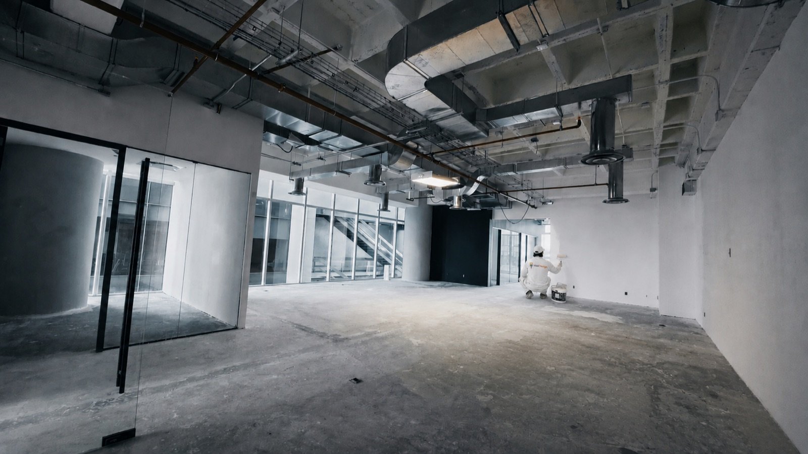 Espace de bureaux ouvert peint par WallDesign