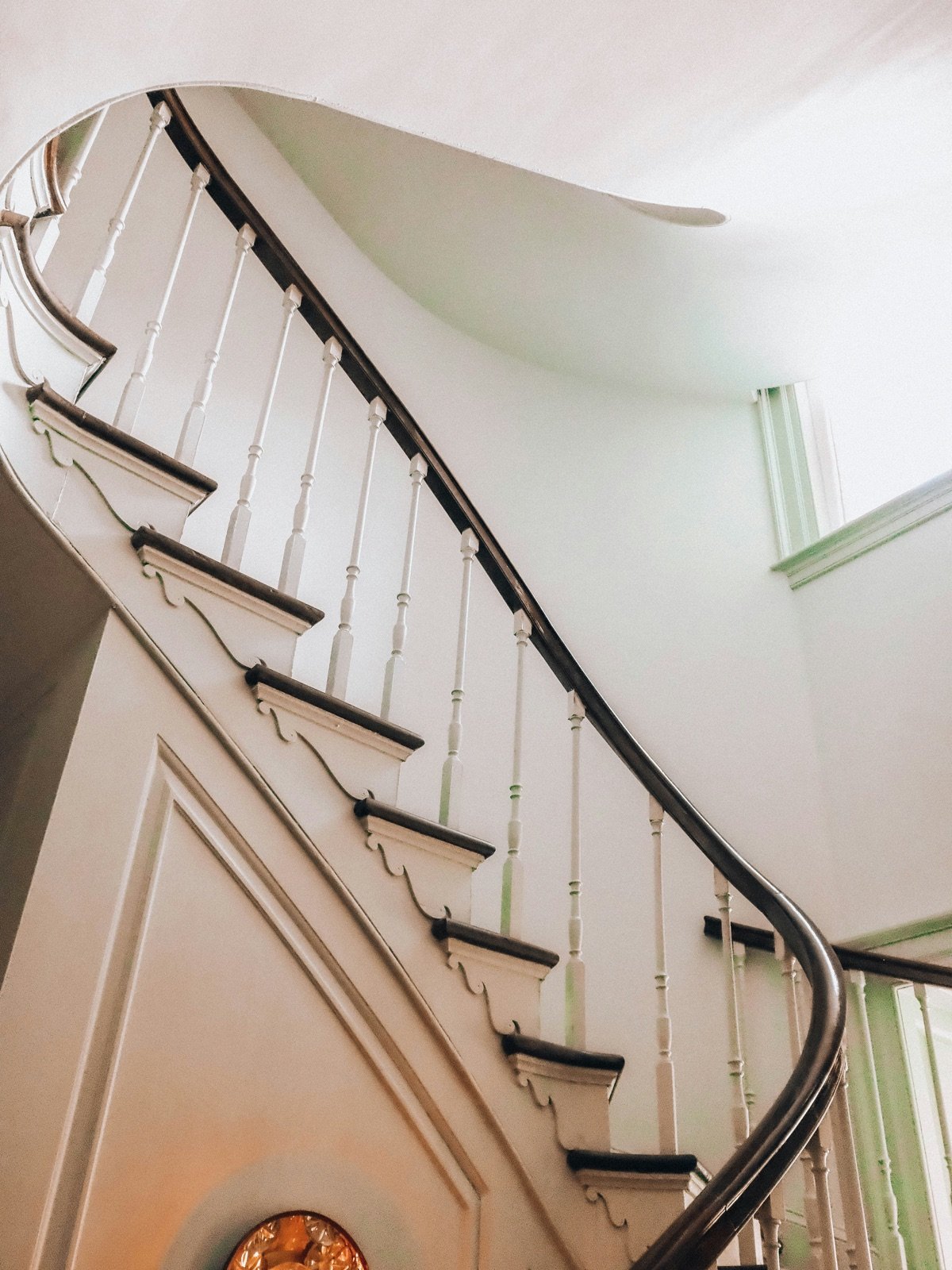 Cage d'escalier intérieure rénovée